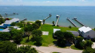 915 5th Street, Dickinson, TX 77539