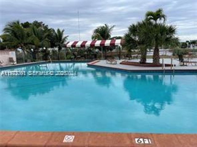 160 NE 203rd Ter 22, Miami Gardens, FL 33179