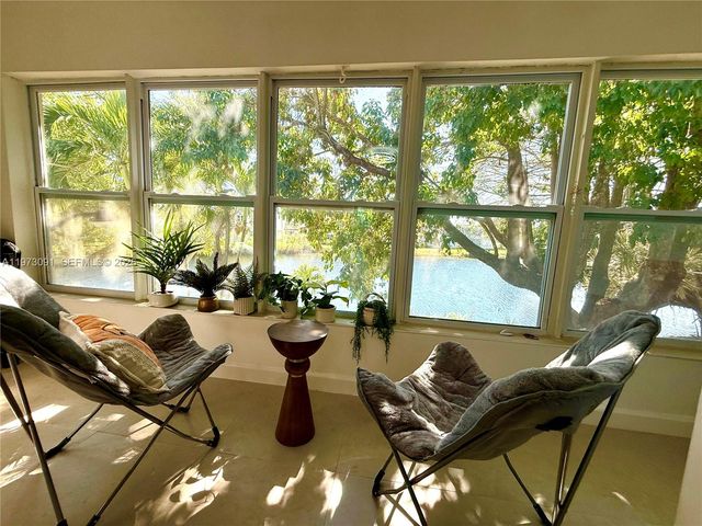 160 NE 203rd Ter 22, Miami Gardens, FL 33179