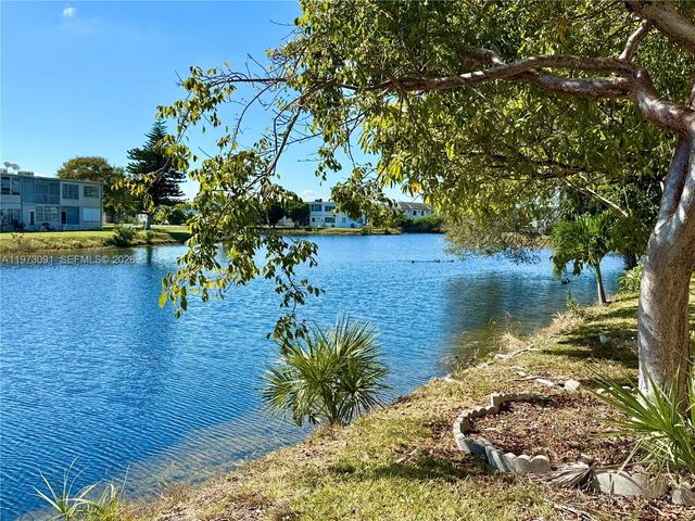 160 NE 203rd Ter 22, Miami Gardens, FL 33179