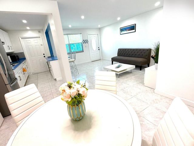 160 NE 203rd Ter 22, Miami Gardens, FL 33179