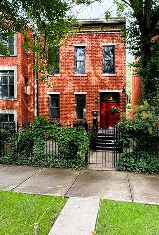 823 S Oakley Boulevard, Chicago, IL 60612