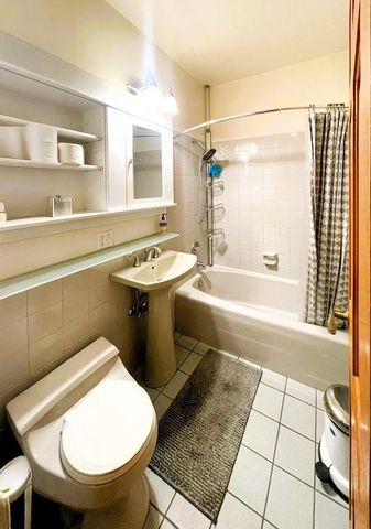 823 S Oakley Boulevard, Chicago, IL 60612