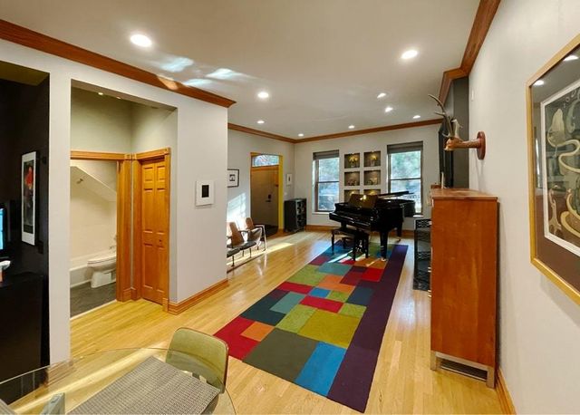 823 S Oakley Boulevard, Chicago, IL 60612