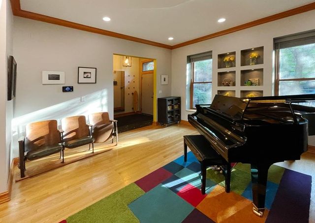 823 S Oakley Boulevard, Chicago, IL 60612