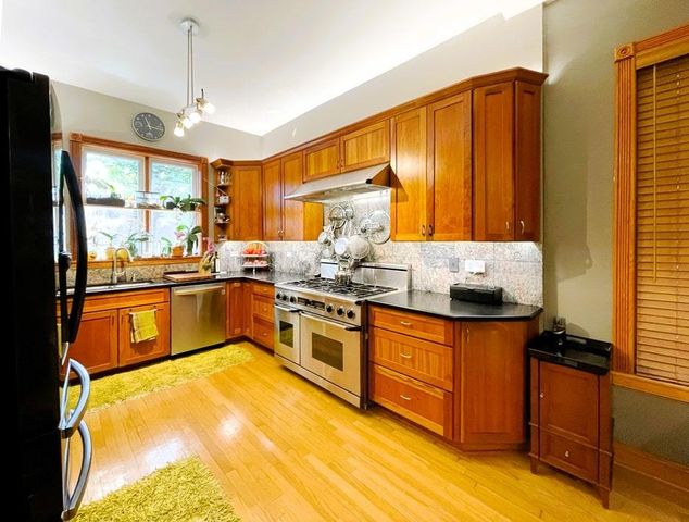 823 S Oakley Boulevard, Chicago, IL 60612