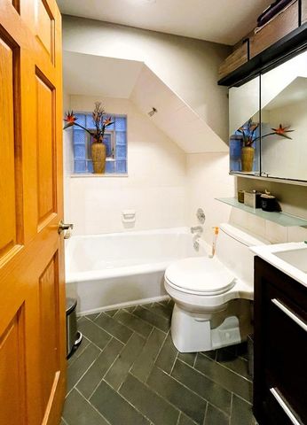 823 S Oakley Boulevard, Chicago, IL 60612