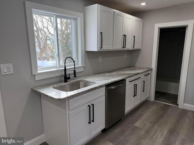 212 WARREN ST, Beverly, NJ 08010