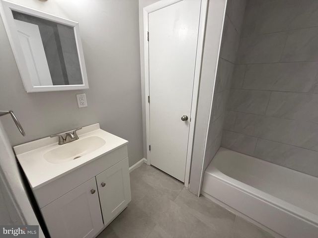 212 WARREN ST, Beverly, NJ 08010