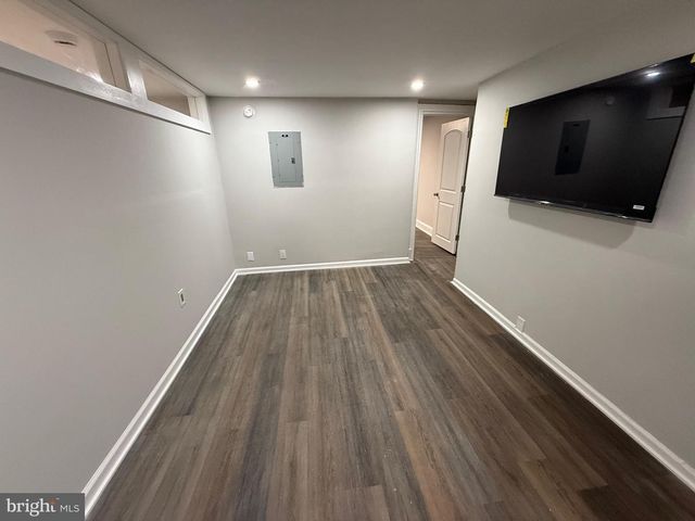 212 WARREN ST, Beverly, NJ 08010