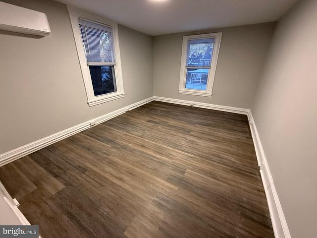 212 WARREN ST, Beverly, NJ 08010