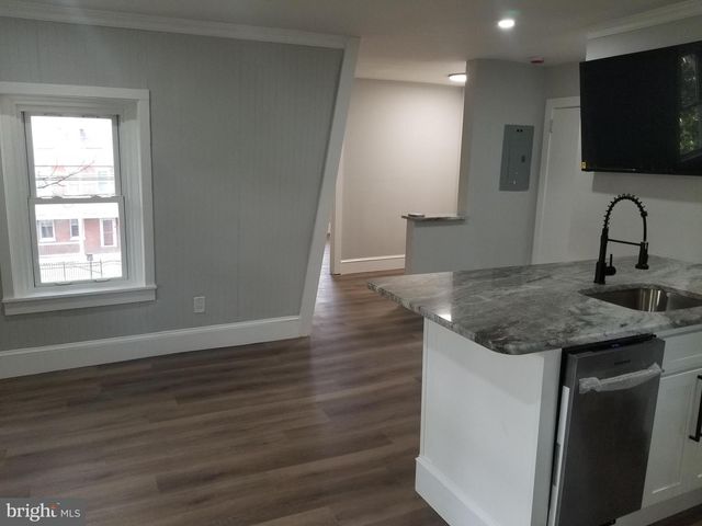 212 WARREN ST, Beverly, NJ 08010