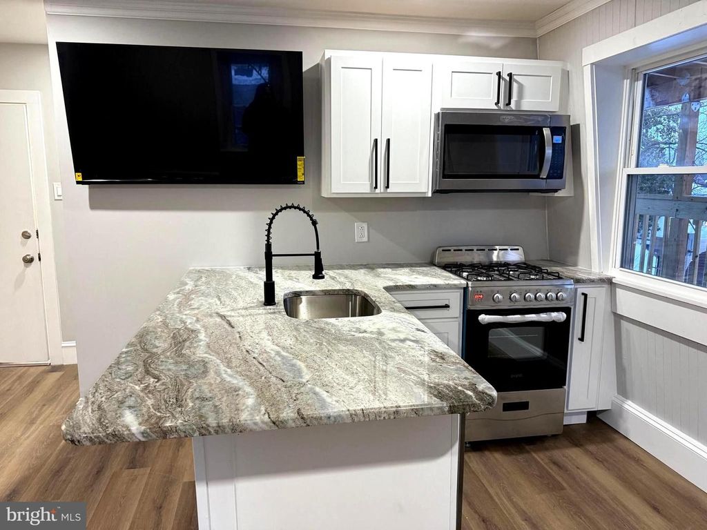 212 WARREN ST, Beverly, NJ 08010