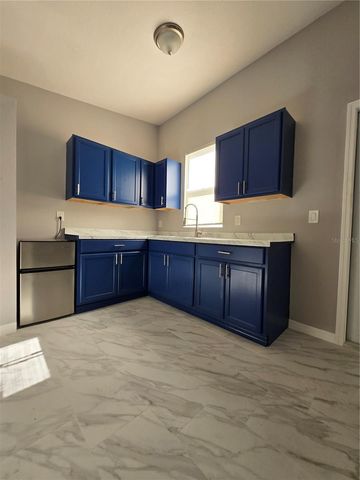 8623 N WILLOW AVENUE, Tampa, FL 33604