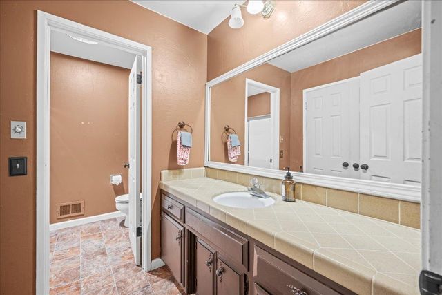 6929 Lisa Marie Way, Carmichael, CA 95608