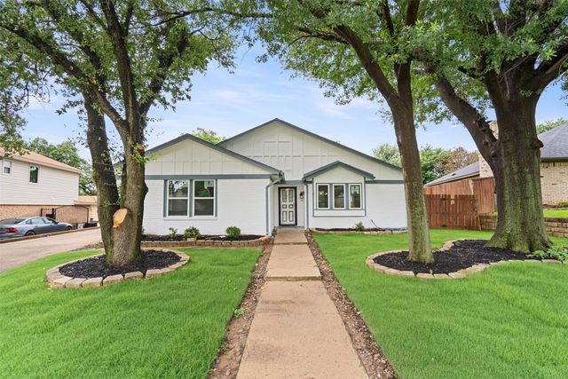 2024 Oakmeadow Street, Bedford, TX 76021