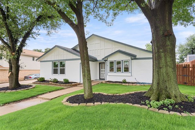 2024 Oakmeadow Street, Bedford, TX 76021