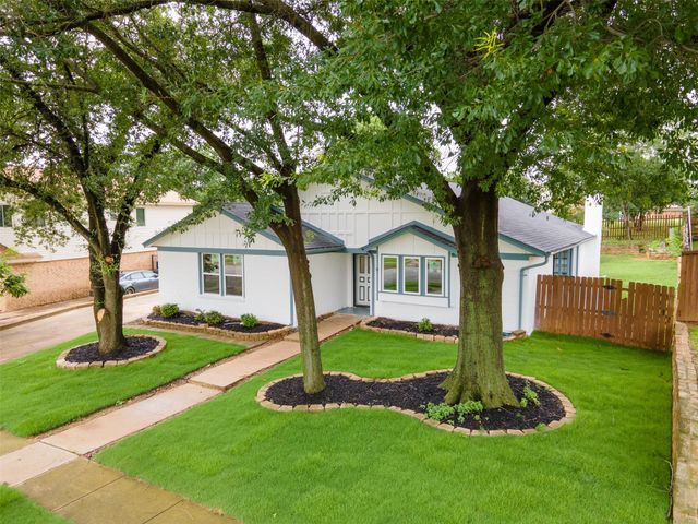 2024 Oakmeadow Street, Bedford, TX 76021