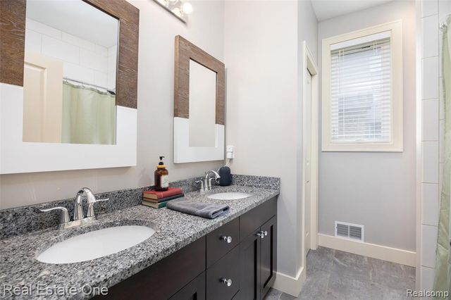 45627 Pentwater Drive, Macomb, MI 48044