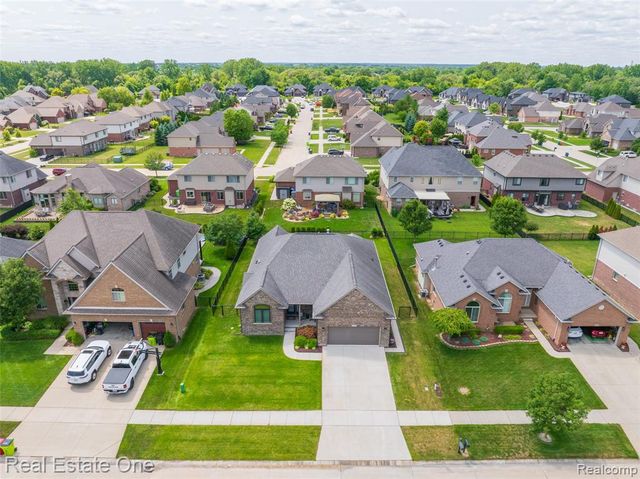 45627 Pentwater Drive, Macomb, MI 48044