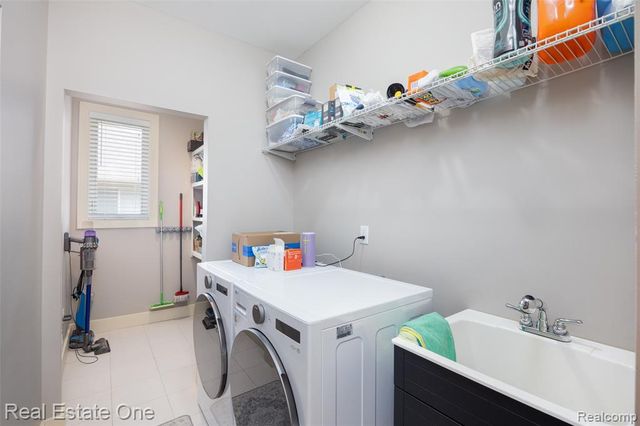 45627 Pentwater Drive, Macomb, MI 48044