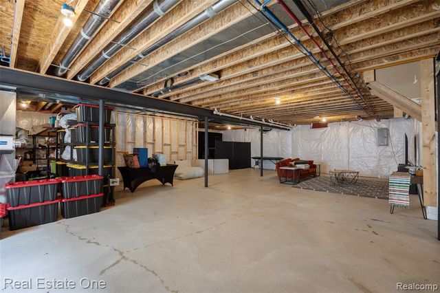 45627 Pentwater Drive, Macomb, MI 48044