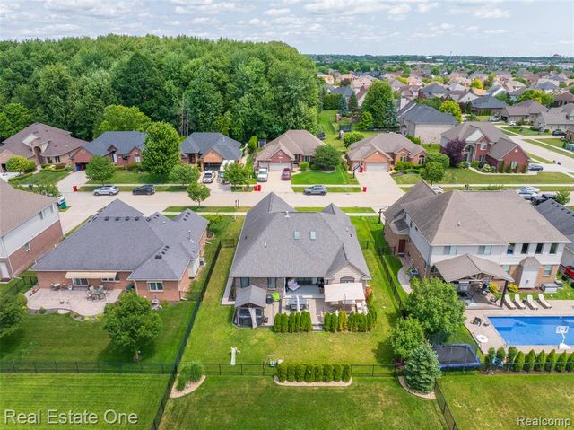 45627 Pentwater Drive, Macomb, MI 48044