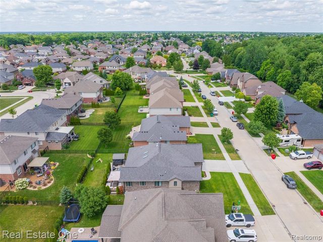45627 Pentwater Drive, Macomb, MI 48044