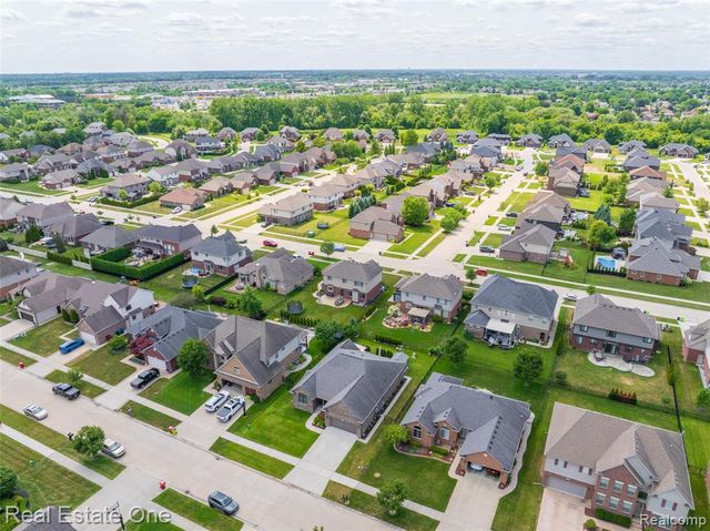 45627 Pentwater Drive, Macomb, MI 48044