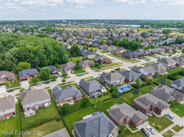 45627 Pentwater Drive, Macomb, MI 48044
