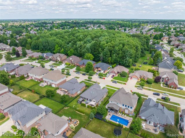 45627 Pentwater Drive, Macomb, MI 48044