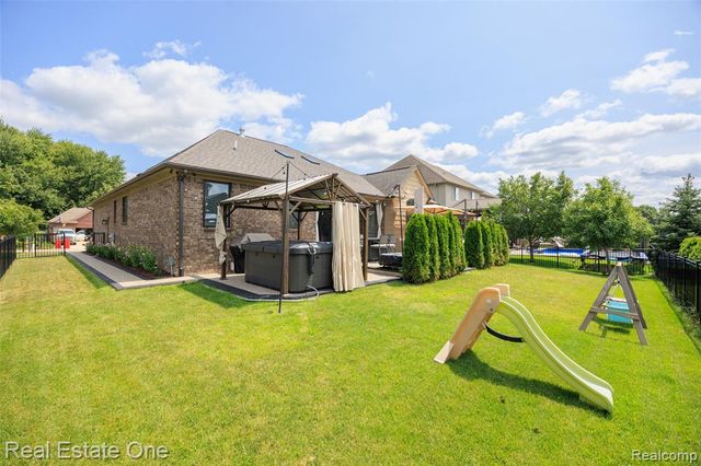 45627 Pentwater Drive, Macomb, MI 48044