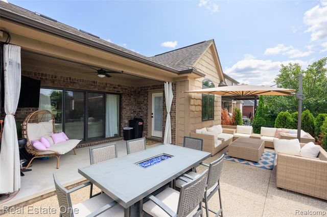 45627 Pentwater Drive, Macomb, MI 48044