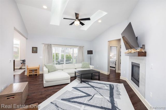 45627 Pentwater Drive, Macomb, MI 48044