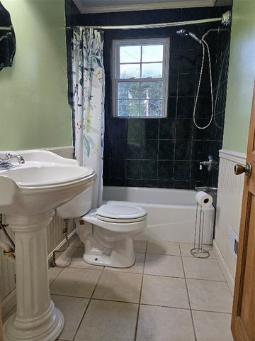 1203 PRIESTLEY Avenue, Erie, PA 16511