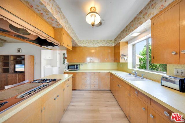 635 Ramona Avenue, La Verne, CA 91750