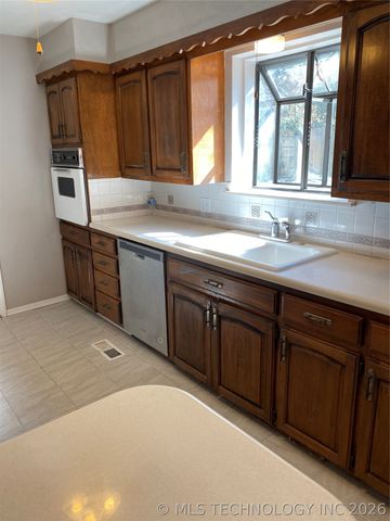 5858 S 67th East Avenue, Tulsa, OK 74145