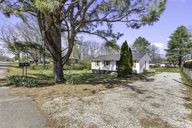 123 Hogin Rd, Dickson, TN 37055