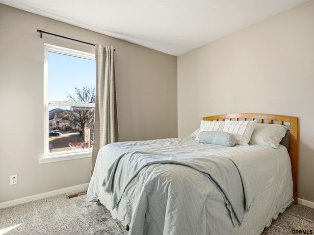 15404 Reynolds Street, Bennington, NE 68007