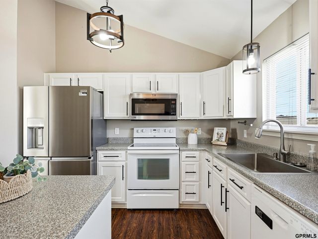 15404 Reynolds Street, Bennington, NE 68007