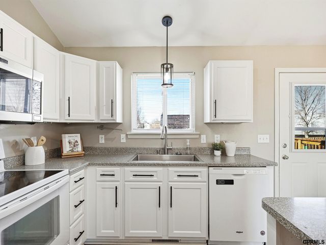 15404 Reynolds Street, Bennington, NE 68007