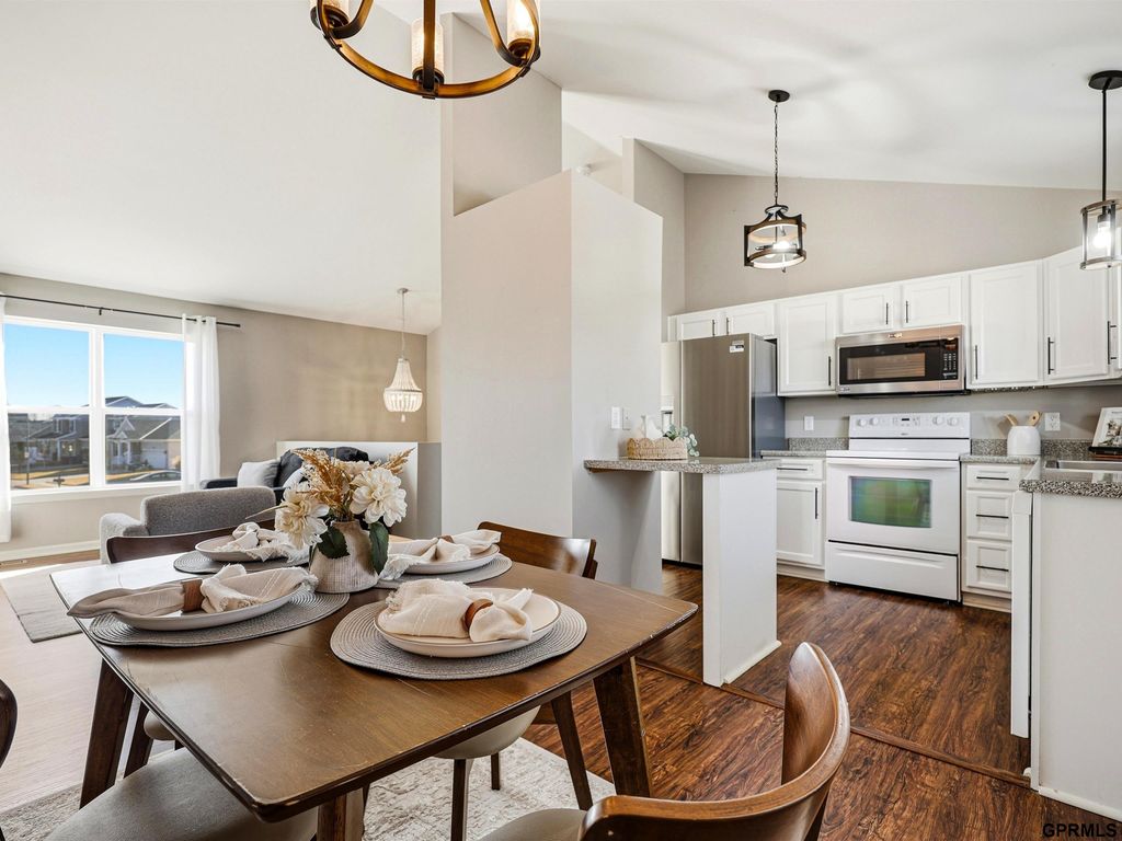 15404 Reynolds Street, Bennington, NE 68007