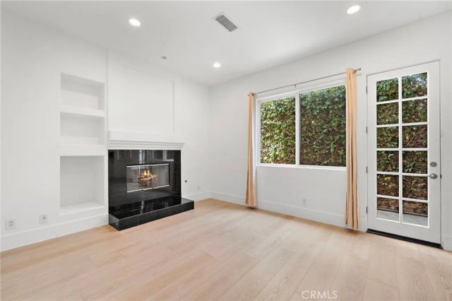 265 Mesa Drive B, Costa Mesa, CA 92627