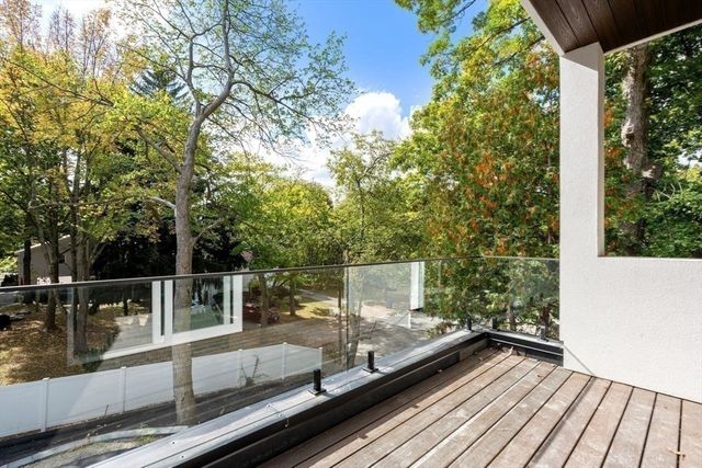 28 Wilson Cir 28, Newton, MA 02461