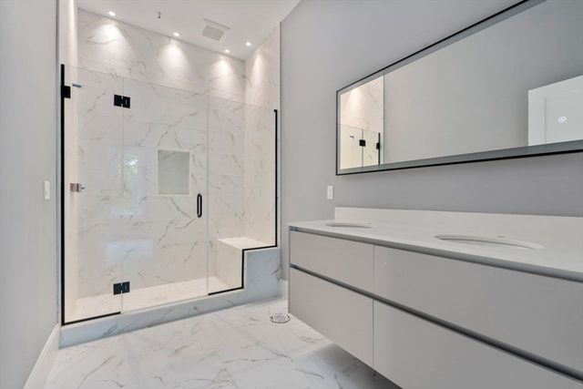 28 Wilson Cir 28, Newton, MA 02461