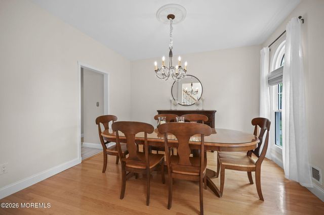5 Mohegan Road, Freehold, NJ 07728