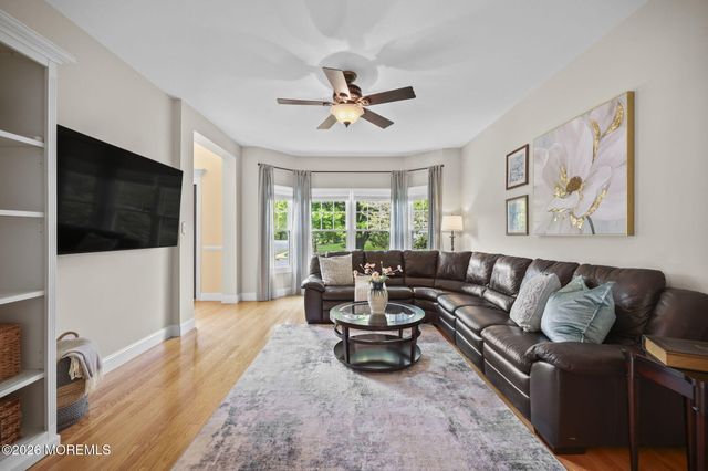 5 Mohegan Road, Freehold, NJ 07728