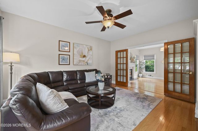 5 Mohegan Road, Freehold, NJ 07728