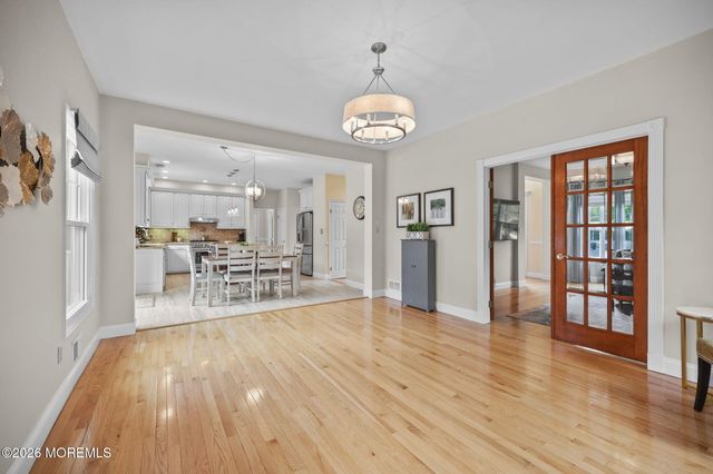 5 Mohegan Road, Freehold, NJ 07728