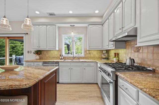 5 Mohegan Road, Freehold, NJ 07728